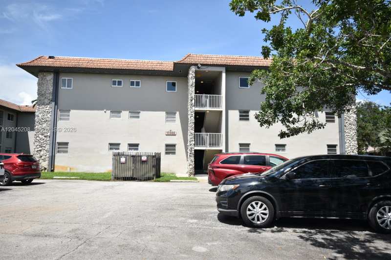 13900 Lake Placid Ct # A24, Miami Lakes FL 33014
