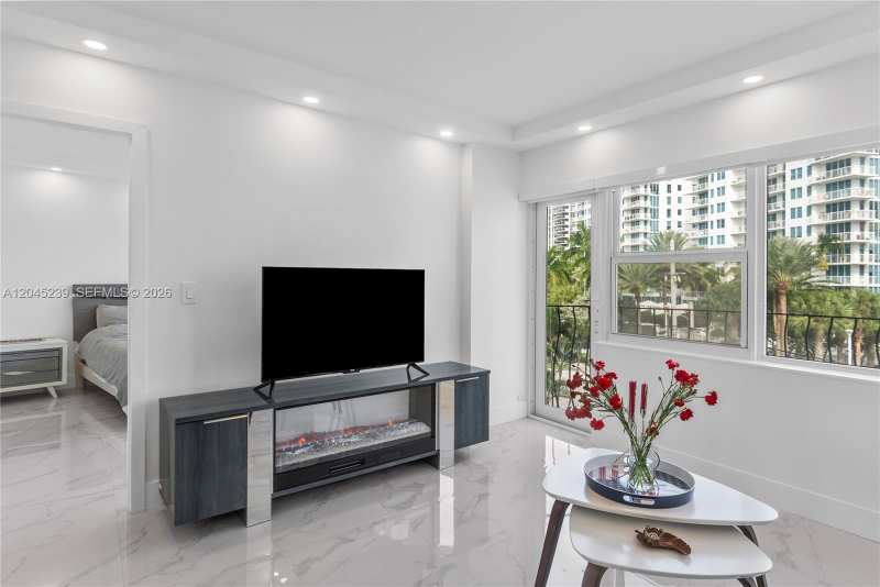 3250 NE 28th St # 403, Fort Lauderdale FL 33308