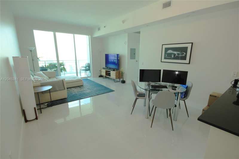 950 Brickell Bay Dr # 5000, Miami FL 33131