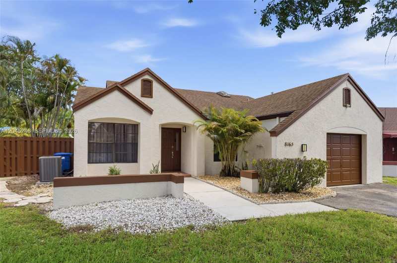 8165 NW 187th Ter, Hialeah FL 33015