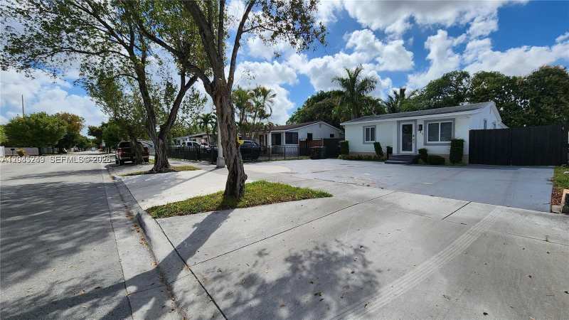 734 W 32nd St # 734, Hialeah FL 33012
