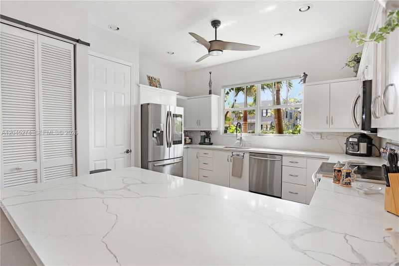 1619 Harrison St, Hollywood FL 33020