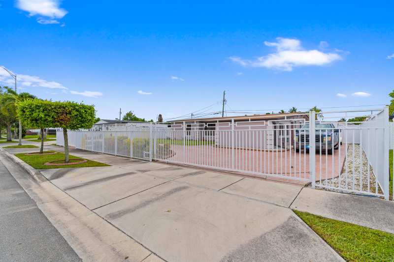 6160 W 14th Avenue, Hialeah FL 33012