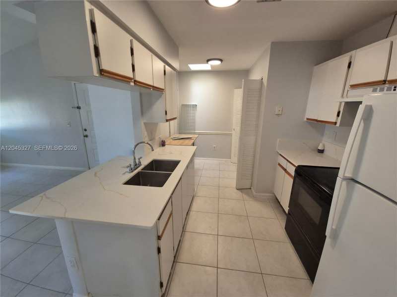 18310 NW 68th Ave # P, Hialeah FL 33015