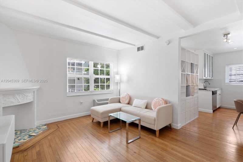 439 15th St # 8, Miami Beach FL 33139