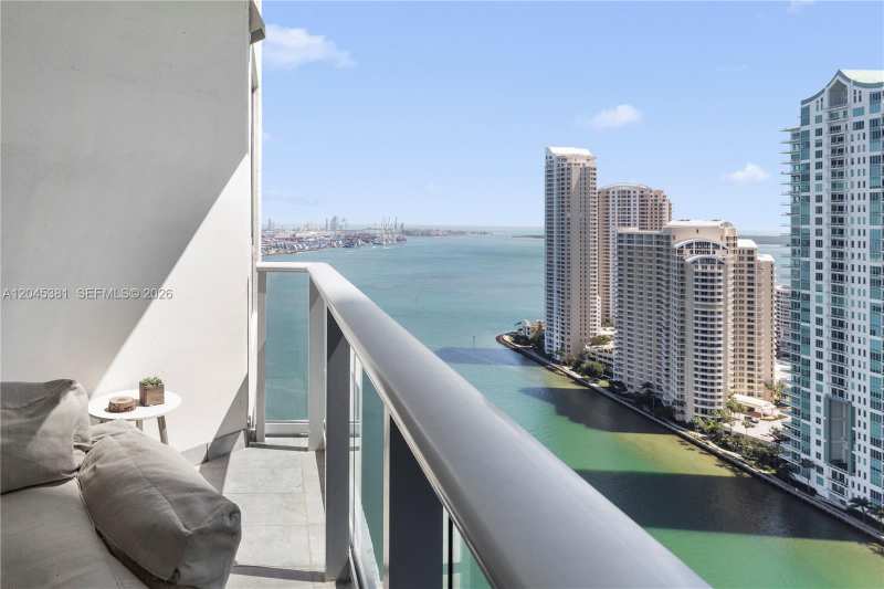 300 S Biscayne Blvd # 2806, Miami FL 33131