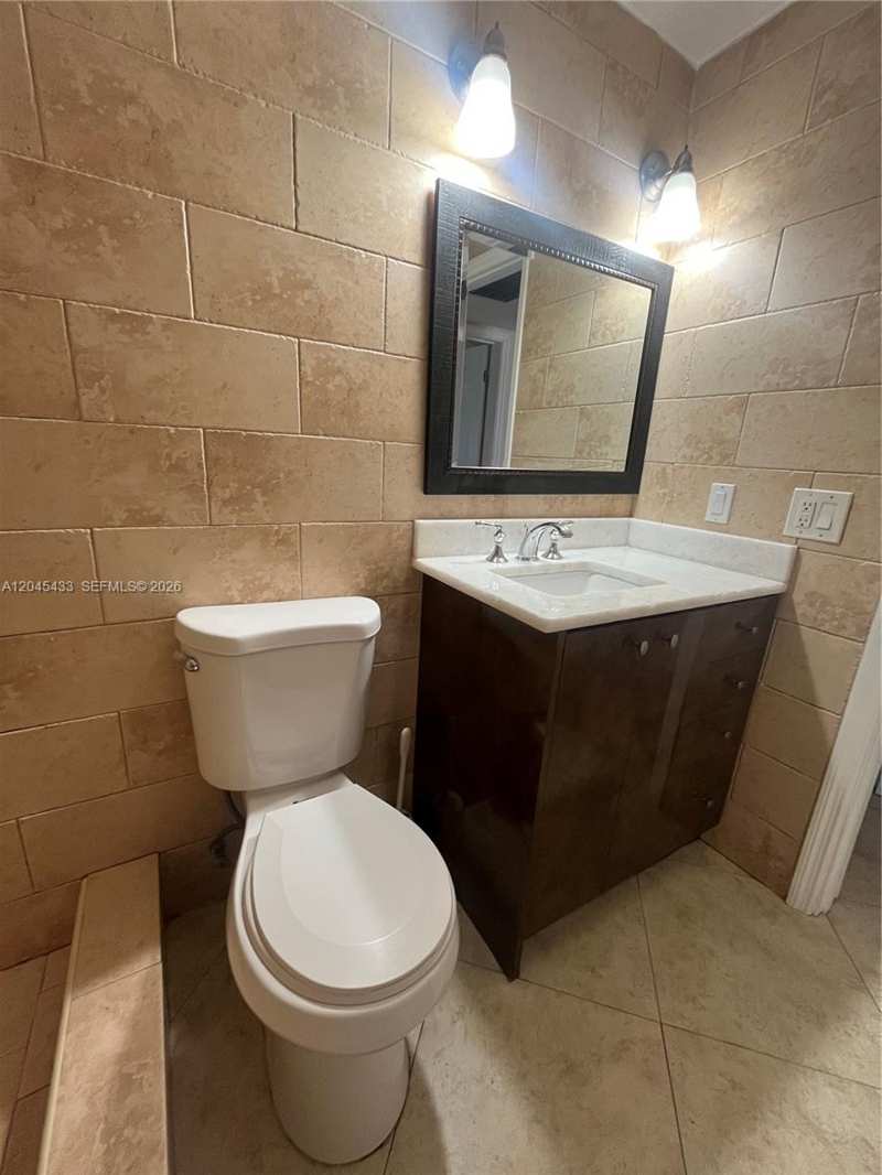 3923 NE 166th St # 106, North Miami Beach FL 33160