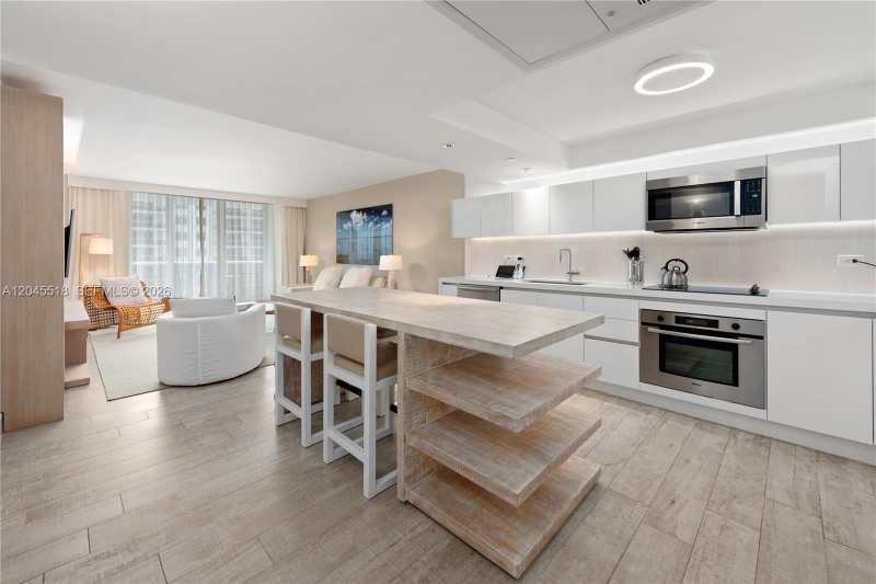 102 24th St # 1110, Miami Beach FL 33139