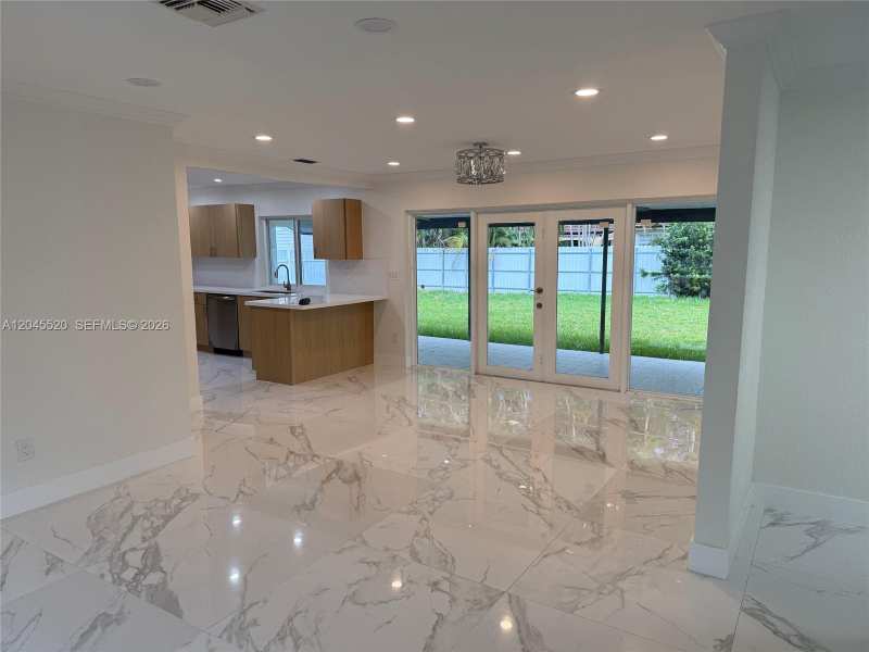 8090 W 18th Lane Rd, Hialeah FL 33014