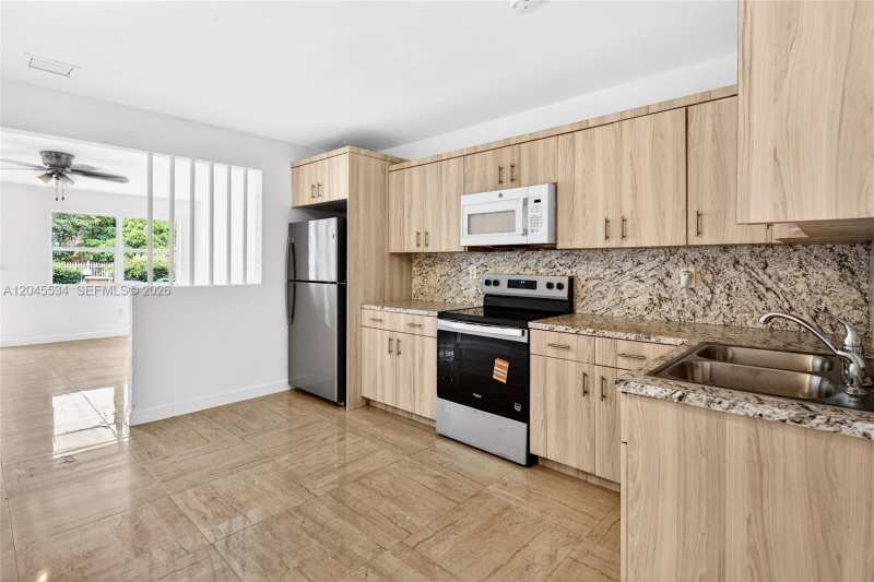 1350 NE 149th St # 2, Miami FL 33161