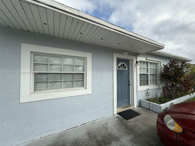 4211 SW 38th St, West Park FL 33023