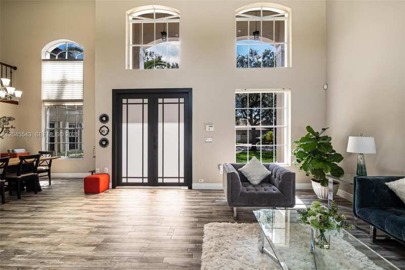 15941 NW 83rd Ave, Miami Lakes FL 33016