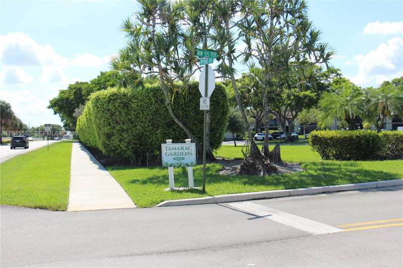 9459 W Mcnab Rd # 215, Tamarac FL 33321
