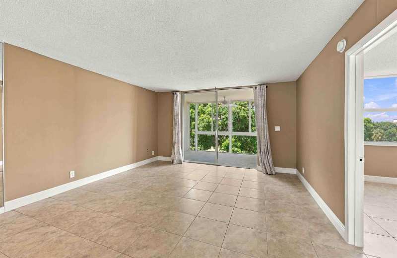 7680 NW 18th Street # 406, Margate FL 33063