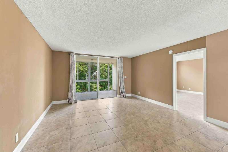 7680 NW 18th Street # 406, Margate FL 33063