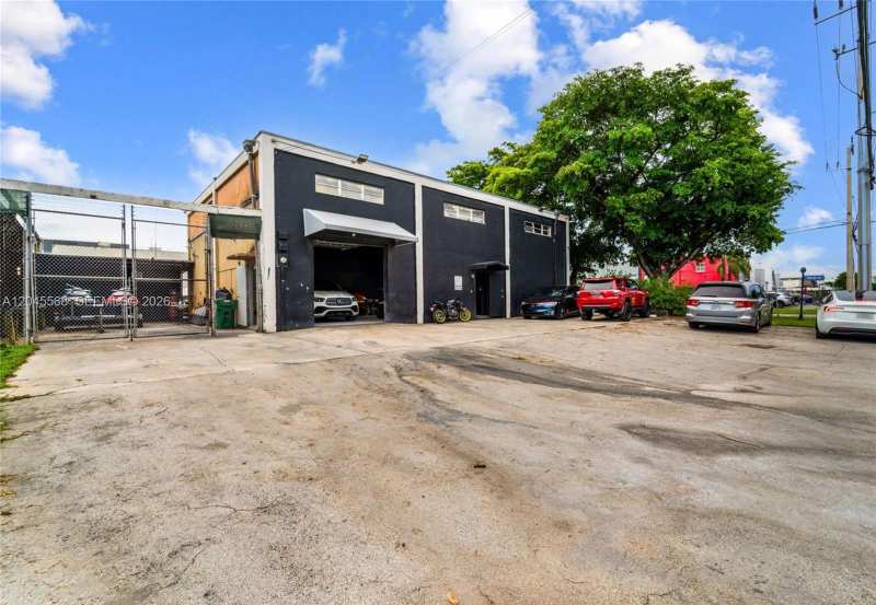 5571 NW 84th Ave, Doral FL 33166
