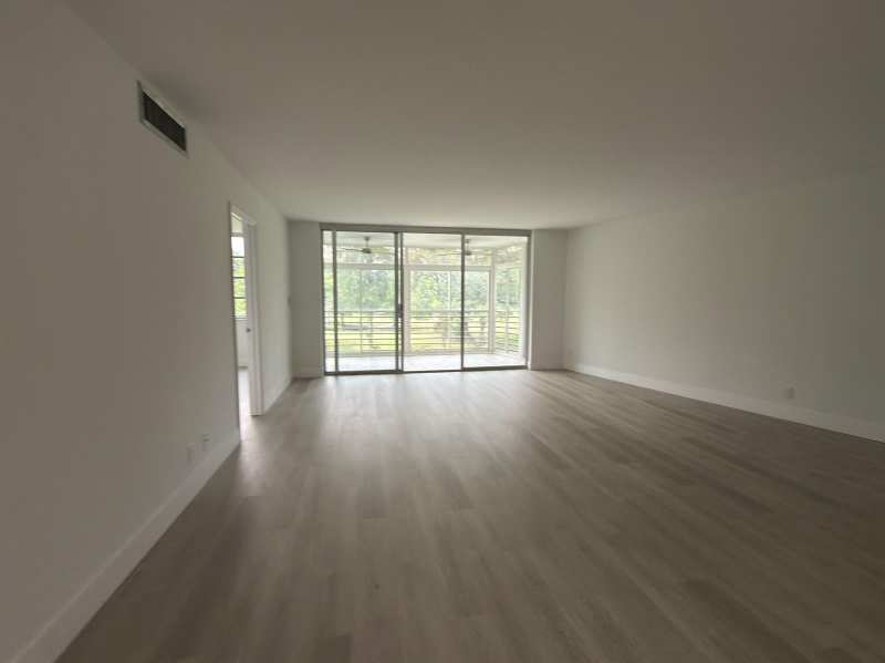 625 Oaks Drive # 305, Pompano Beach FL 33069