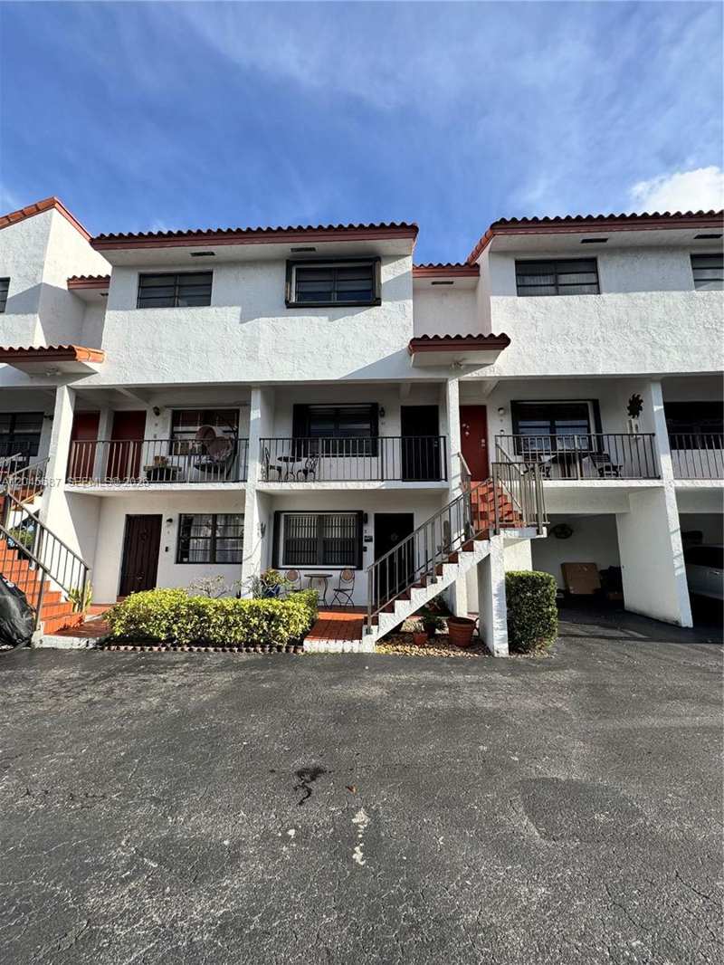 421 Swallow Dr # 10, Miami Springs FL 33166