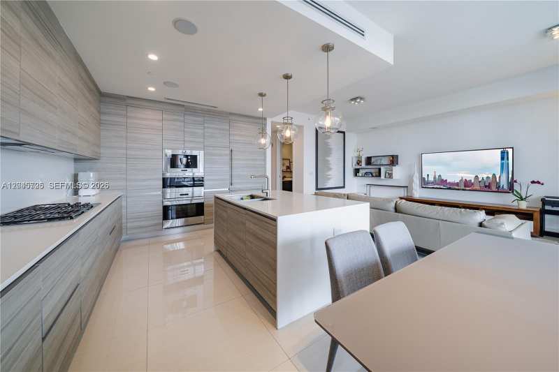 3250 NE 188th St # 606, Aventura FL 33180