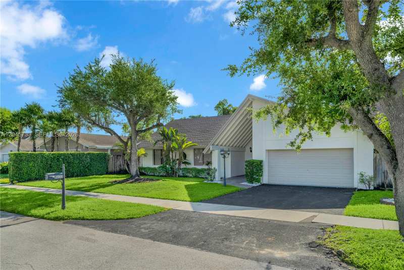 CALUSA CLUB ESTATES 5TH A