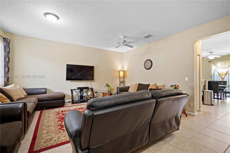 8915 SW 19th St, Miramar FL 33025