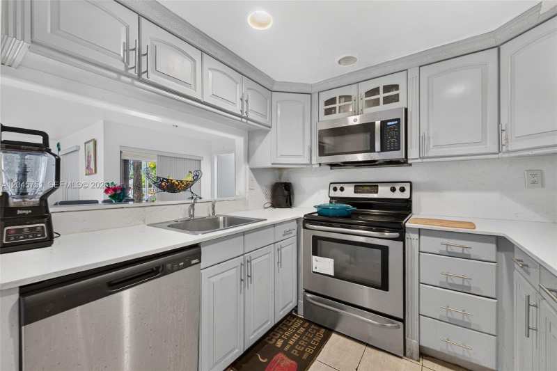 20065 NE 3rd Ct # 5, Miami FL 33179