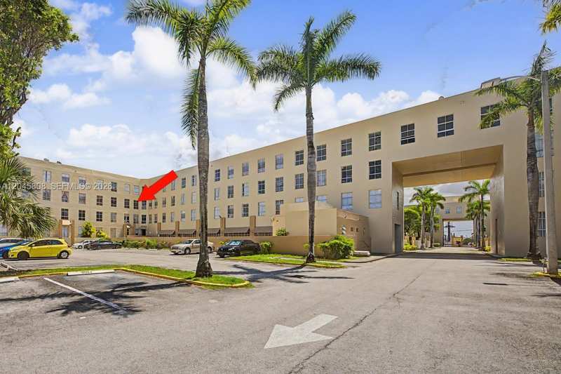 ROYAL PALMS CONDO