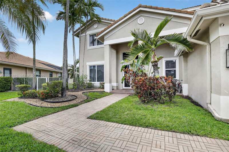 981 Waterside Cir, Weston FL 33327