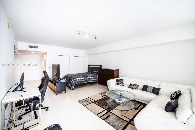 475 Brickell Ave # 2010, Miami FL 33131
