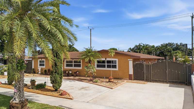 7858 NW 171st St, Hialeah FL 33015