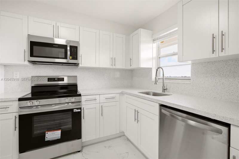 5900 NW 44th St # 605, Lauderhill FL 33319