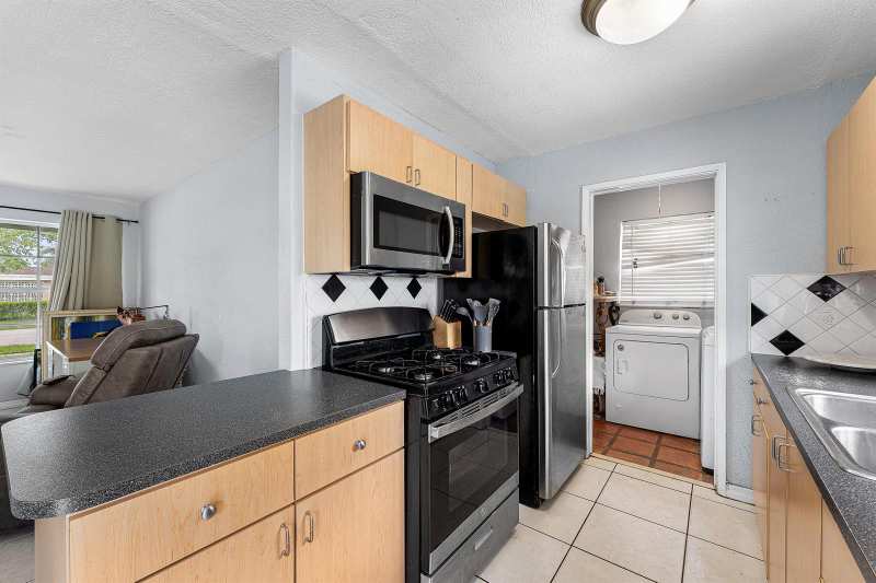 5543 SW 7th Street, Margate FL 33068