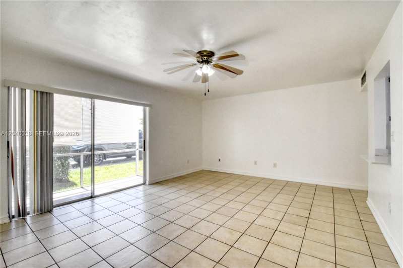10387 N Kendall Dr # R2, Miami FL 33176