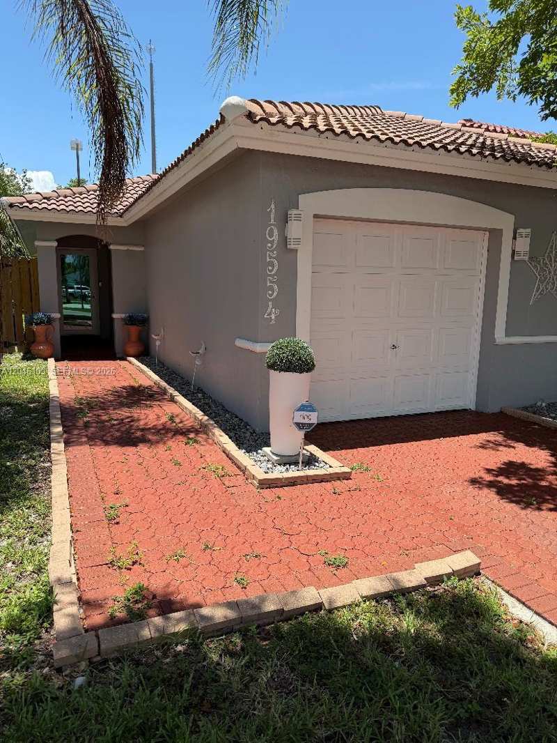 19554 NW 79th Pl, Hialeah FL 33015