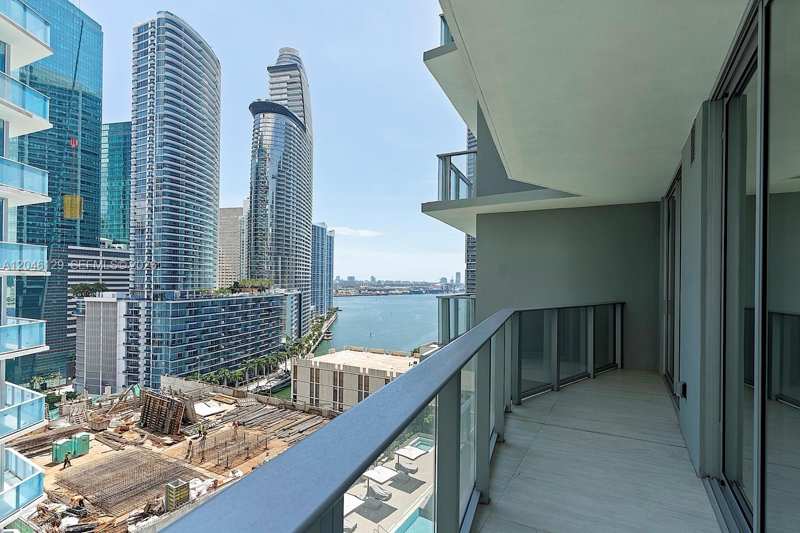 77 SE 5th St. # 1905, Miami FL 33131