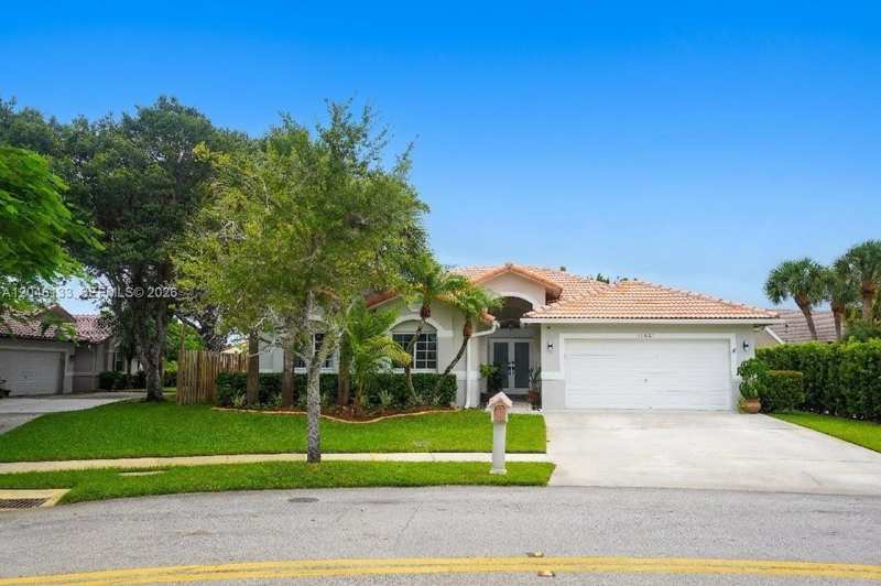 16850 Crestview Ln, Weston FL 33326