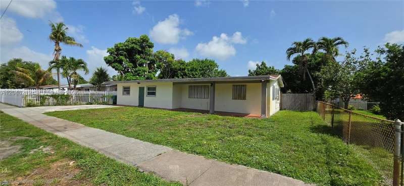 1331 NE 211th St, Miami FL 33179