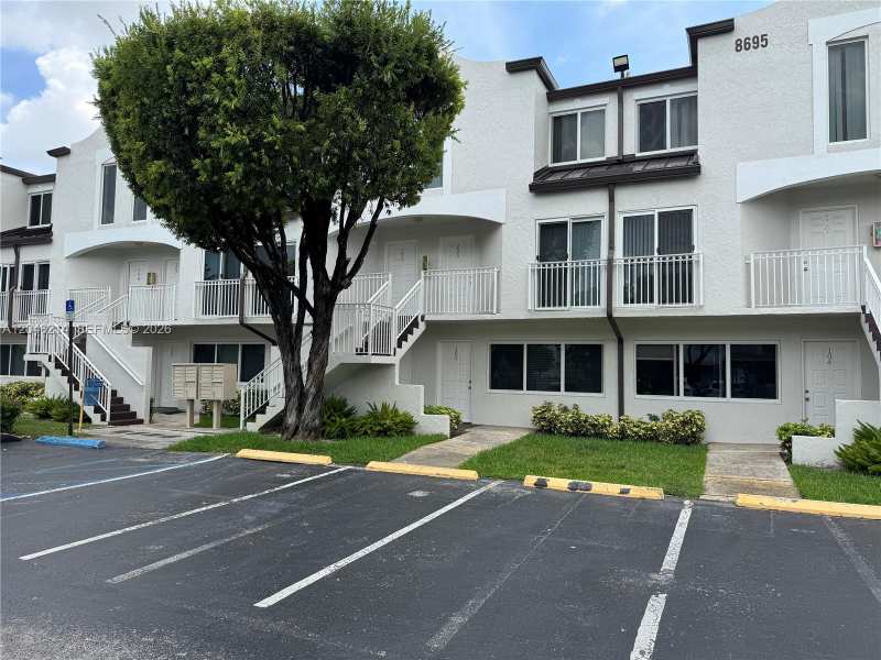 8695 NW 6th Ln # 105, Miami FL 33126
