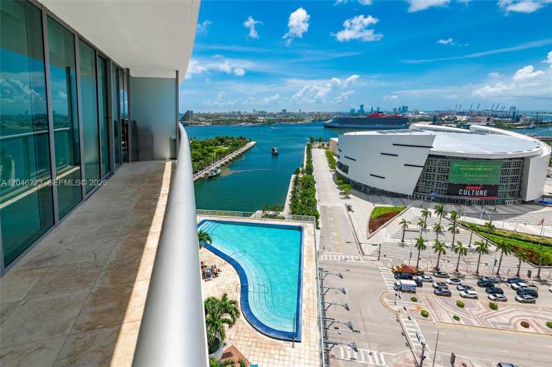 888 Biscayne Blvd # 2002, Miami FL 33132