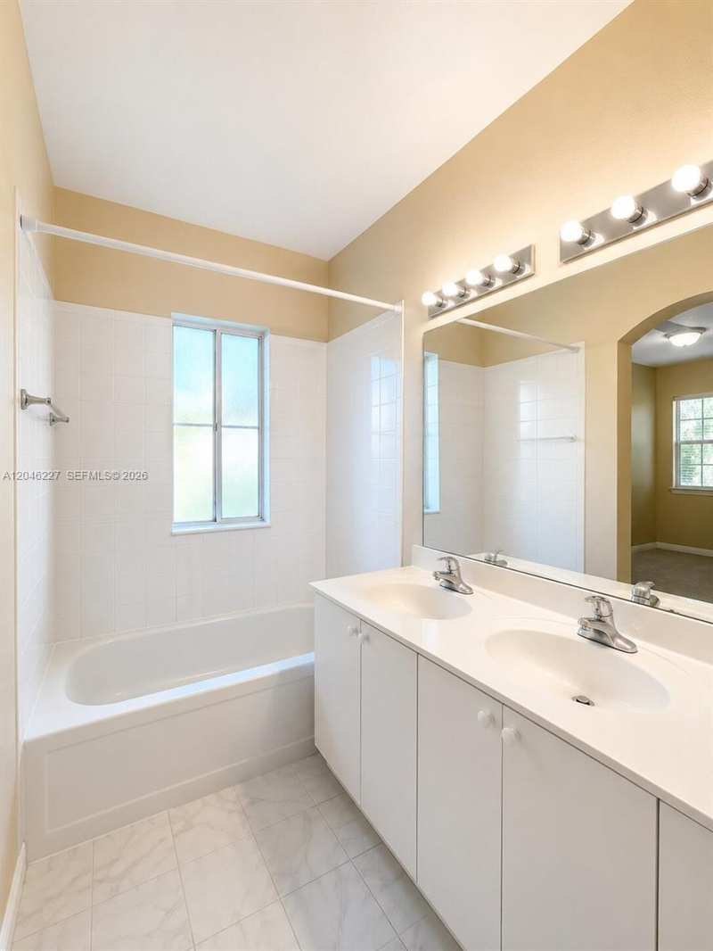 8526 NW 107th Psge # 40, Doral FL 33178