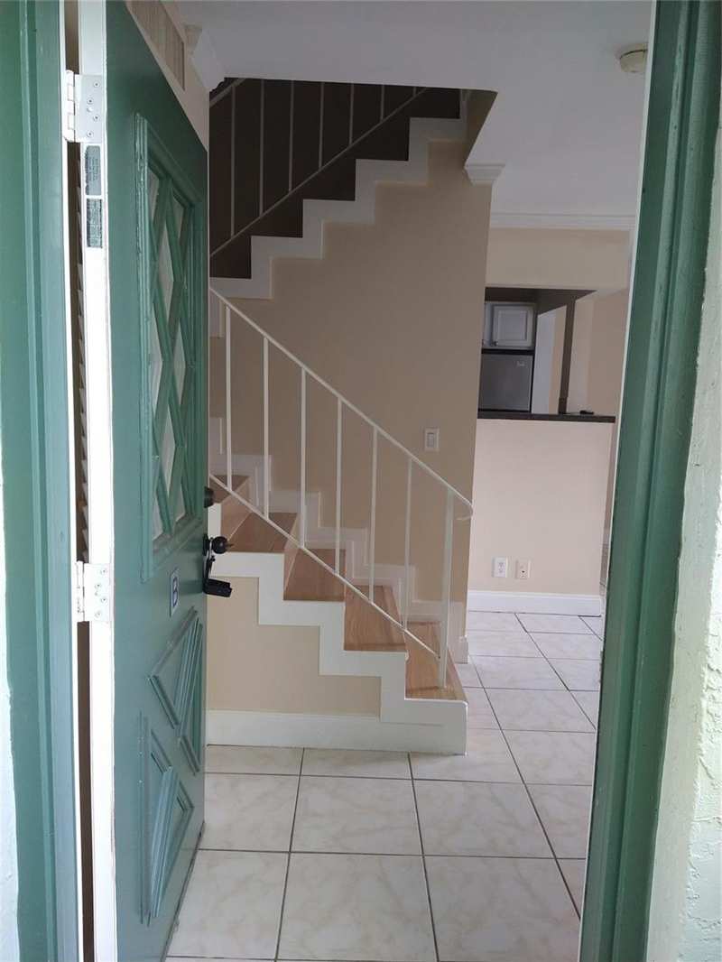 8903 NW 28th Drive # 8b, Coral Springs FL 33065
