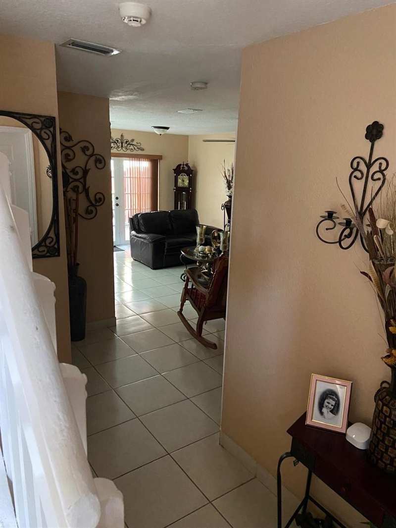 8752 NW 107th Terrace # 8752, Hialeah Gardens FL 33018