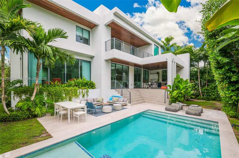 445 Ridgewood Rd, Key Biscayne FL 33149