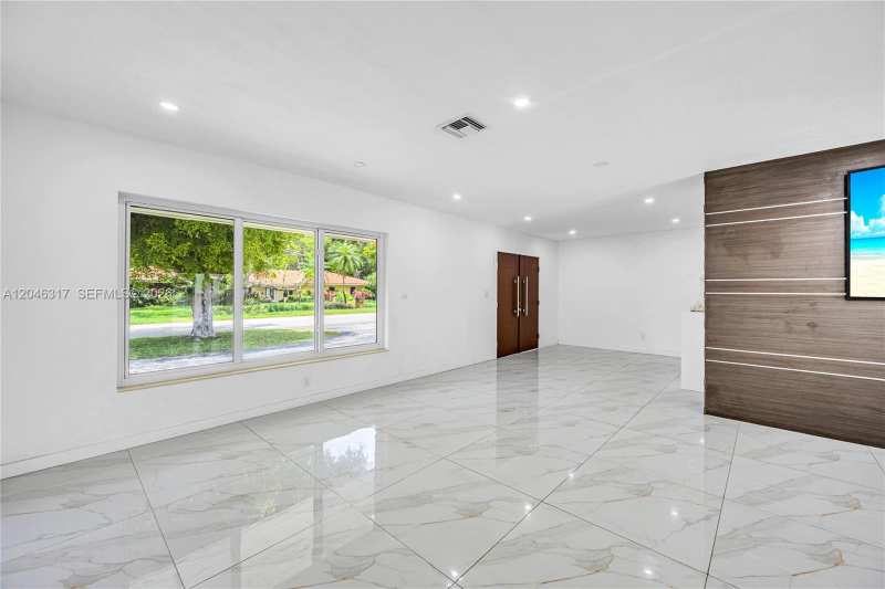 12525 SW 68th Ct, Pinecrest FL 33156