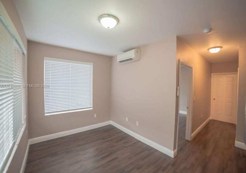 1752 NW 1st St # 1, Miami FL 33125