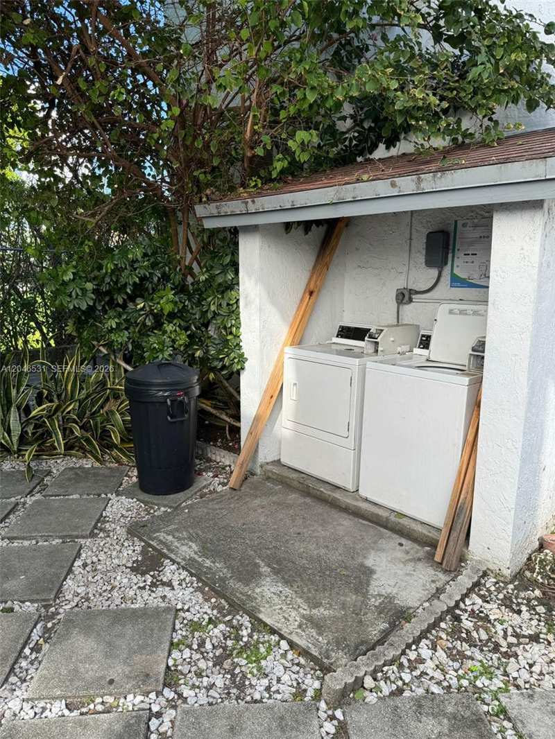 103 NW 6th Ave # 2, Miami FL 33128