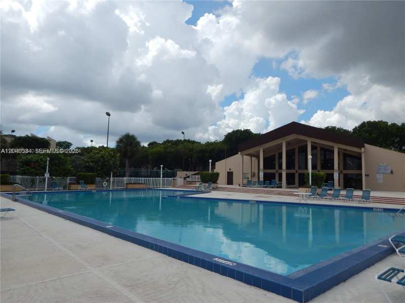 14601 N Kendall Dr # 304K, Miami FL 33186
