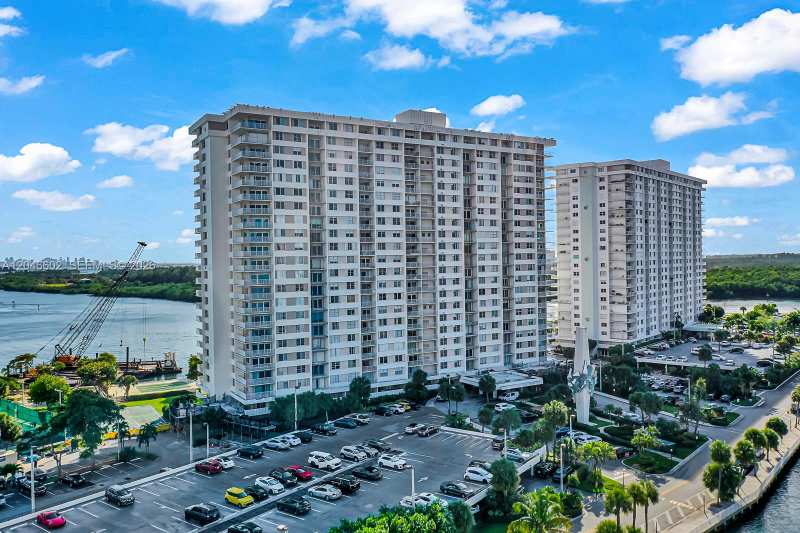 300 Bayview Dr # 1709, Sunny Isles Beach FL 33160