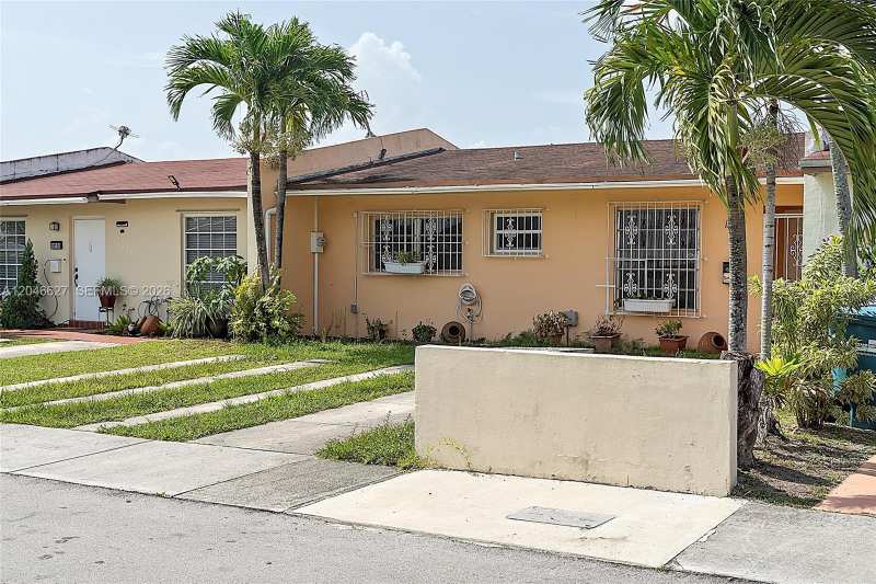 10112 SW 23rd St, Miami FL 33165