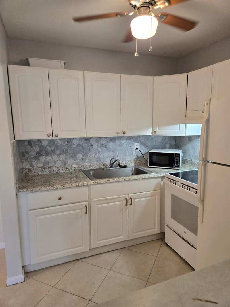 99 Salisbury E, West Palm Beach FL 33417